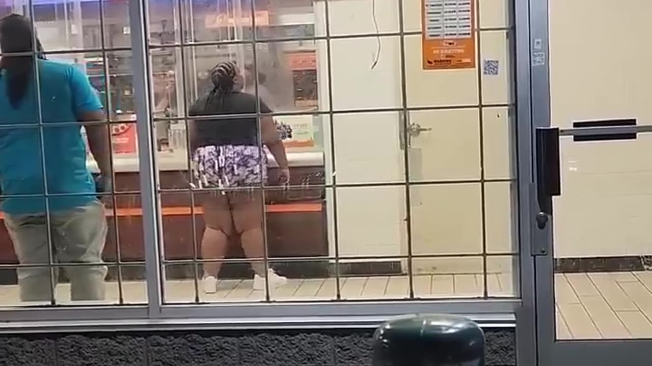 Shaquefa bees hangry