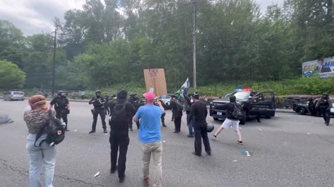 Tukwila PD and Homeland just lit up the foreign and domestic terrorists blocking the DHS