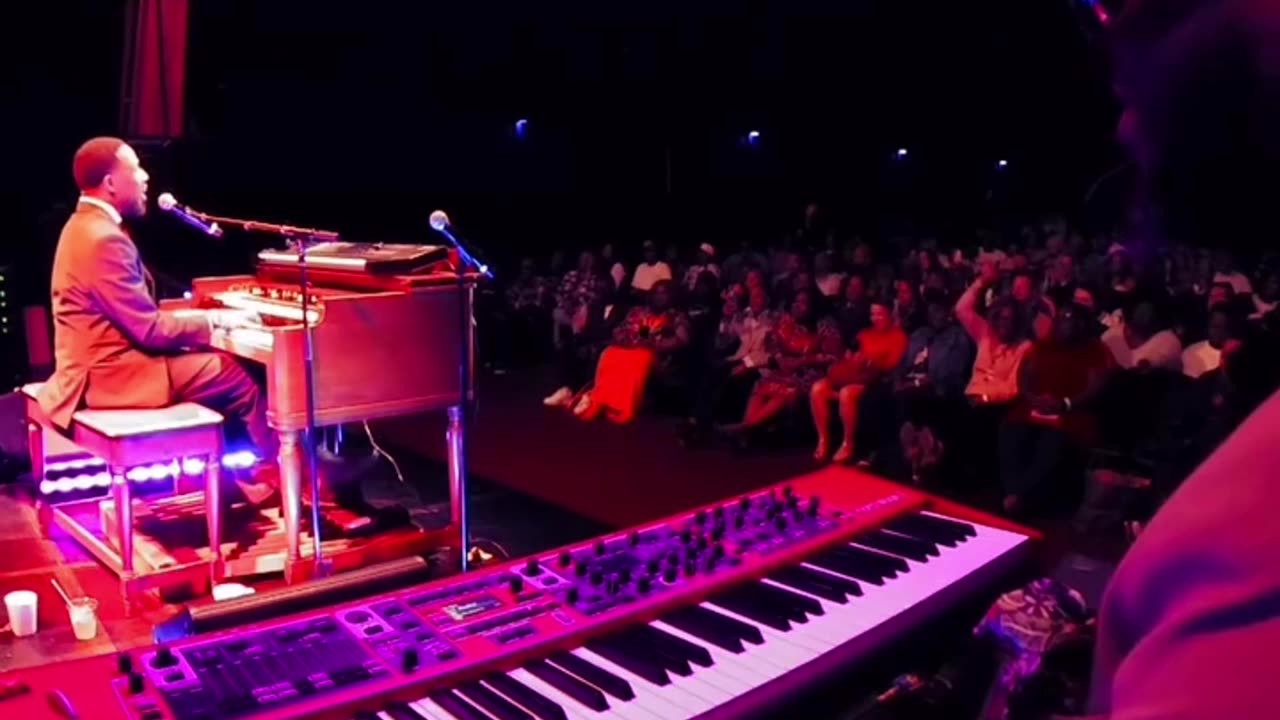 Cory Henry - amazing organ player 🎹🎶🎵🔥