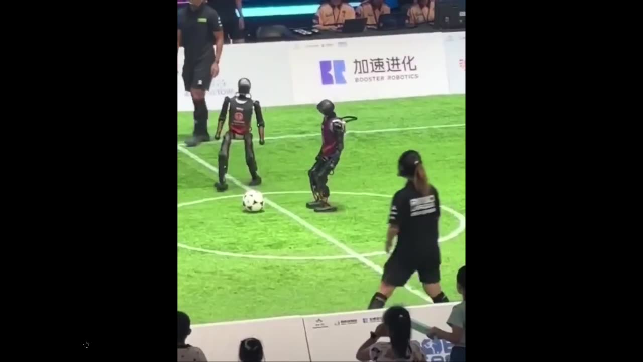 Fans went crazy! Robots injured and playing Soccer in China