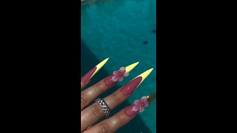 Yellow & Pink Colour Nails Art | Cute Flower Design on One Nail 🌼