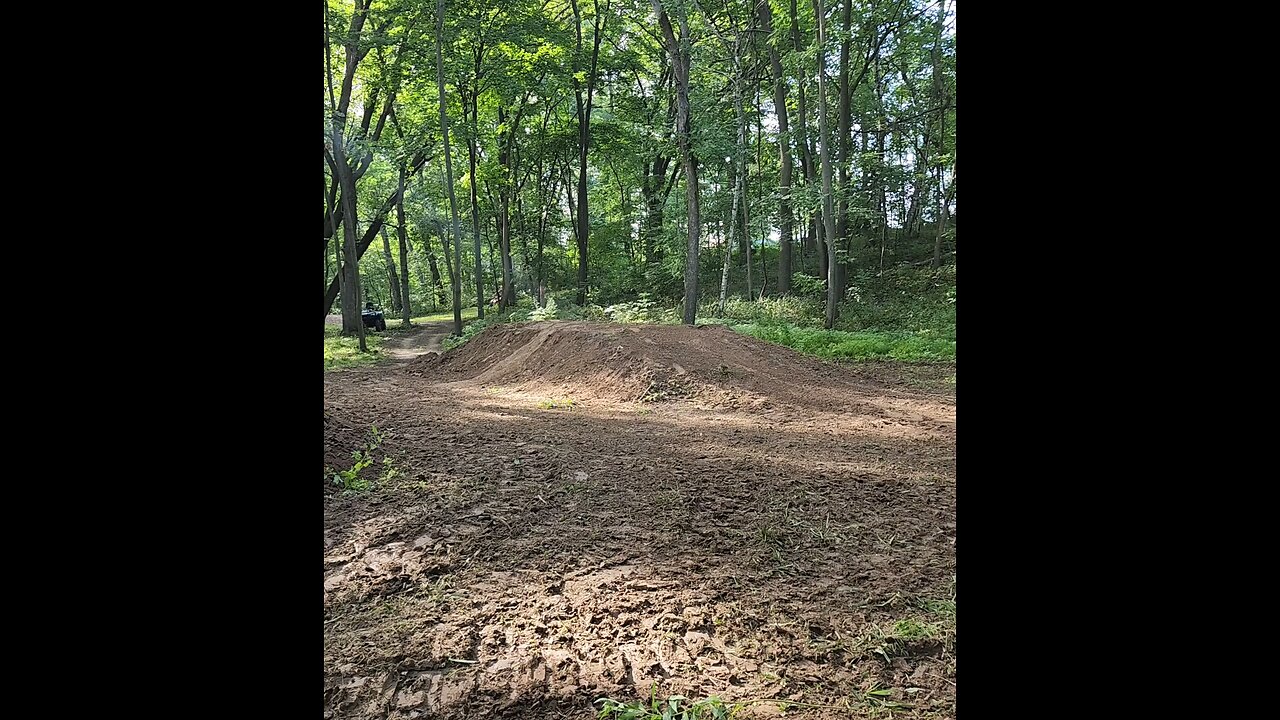 400ex on the Track in the woods