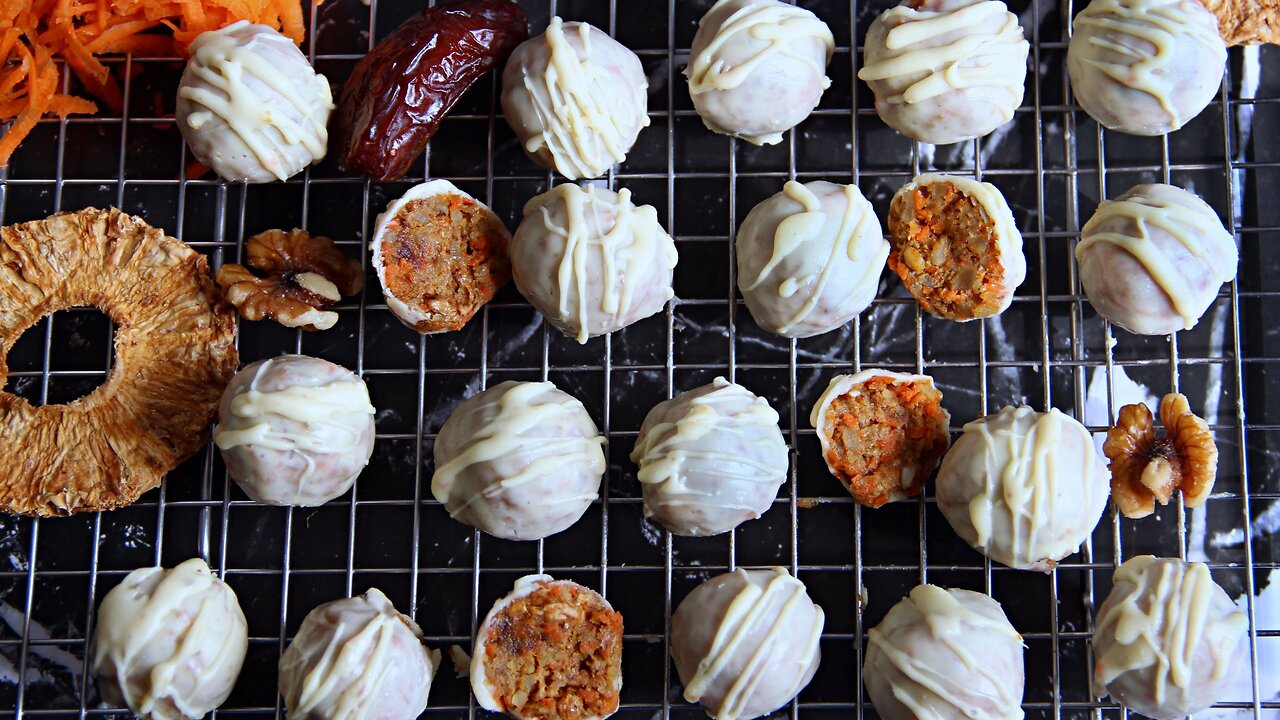 Healthy Carrot Cake Balls (Grain and Gluten Free)