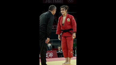 A female judoka politely greets her judge after the match #judo #guidance #India #America