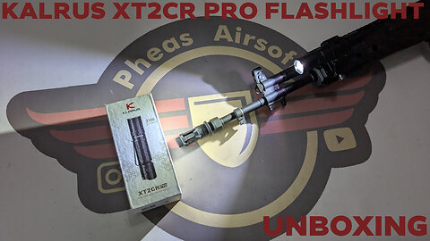 [UNBOXING] KLARUS XT2CR PRO 2100 Lumens Tactical Torch - MELT THEIR EYES!