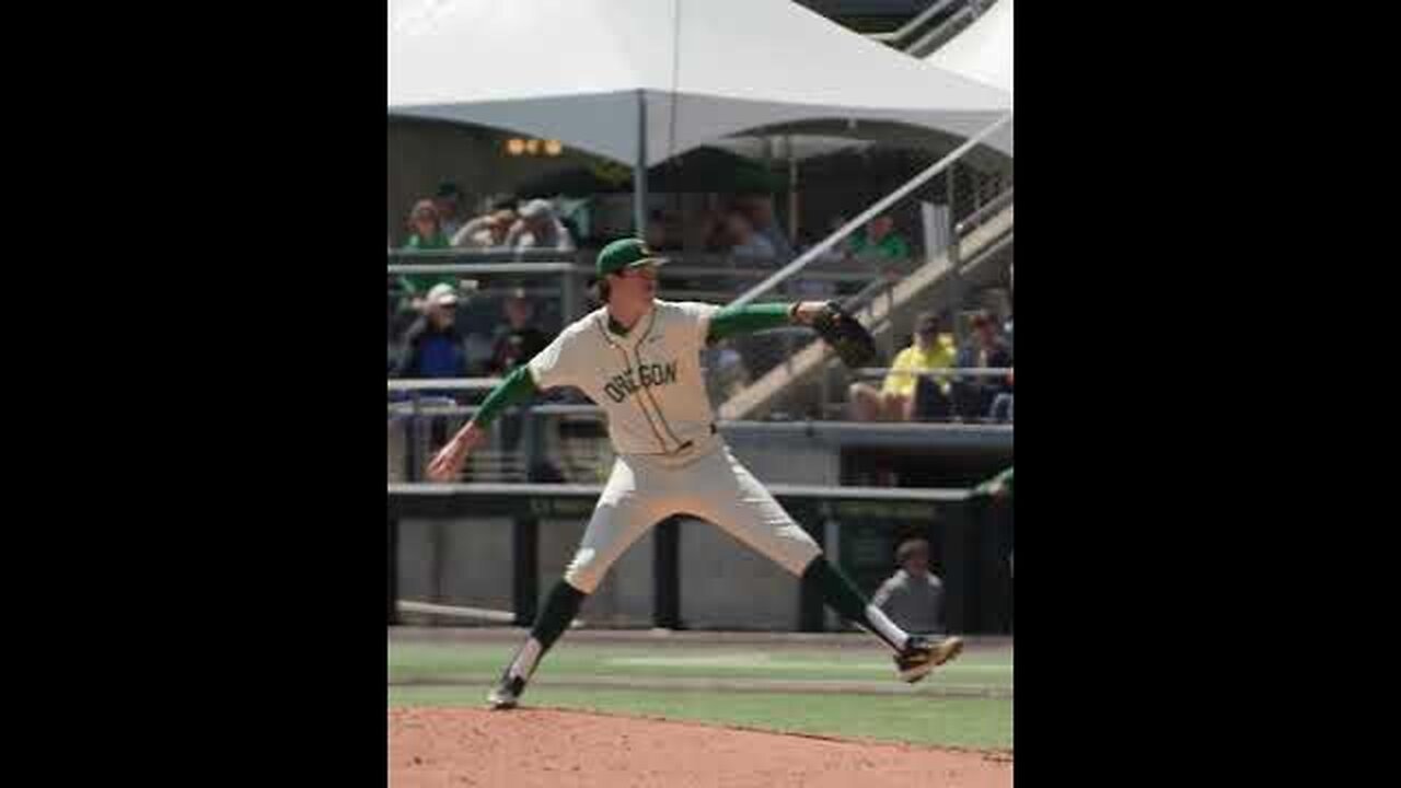 With their 4th round pick, the Twins picked 6’11” starting pitcher Jason Reitz from Oregon 😳