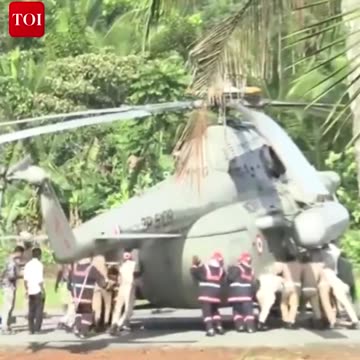 🇮🇳 The helicopter with Indian President Droupadi Murmu on board got stuck in uncured asphalt while landing