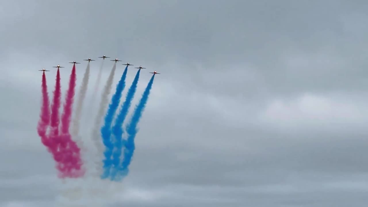 A joint U.S.-U.K. flyover of F-35s and Red Arrows atop President Trump, First Lady
