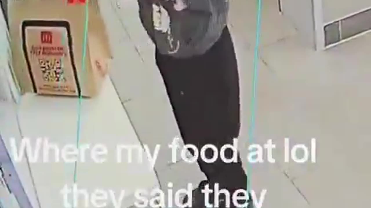 Another black Door Dasher steals a customers food.