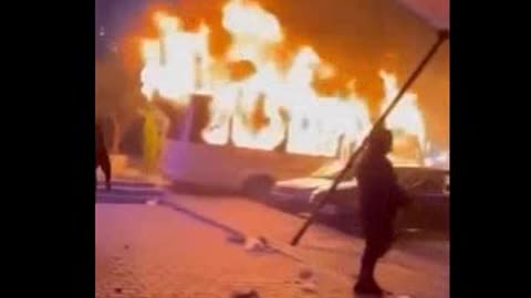 Tehran According to a report from an opposition channel in the last few hours, Iranian citizens entered the Basij headquarters, burned the entire place, and released all the detainees held there. The revolution in Iran continues and will not end until the