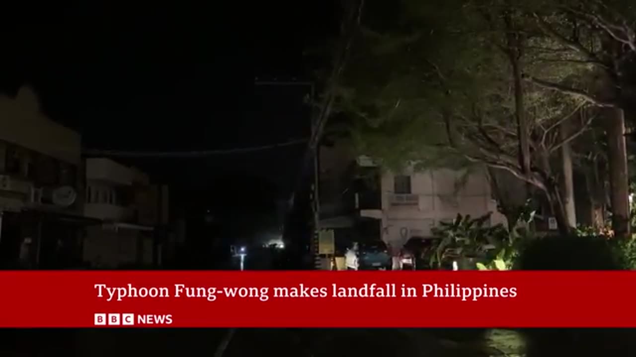 Super Typhoon Fung-wong makes landfall in Philippines