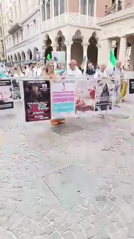 MANIFESTAZIONE DANNEGGIATI DA "VACCINO" A PADOVA