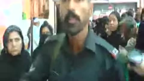 Pakistani Reporter Slapped By Guard While Live Reporting International News