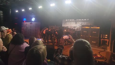 Steelheart ( live )