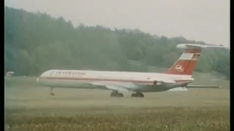 Ilyushin Il-62 landing in 1989