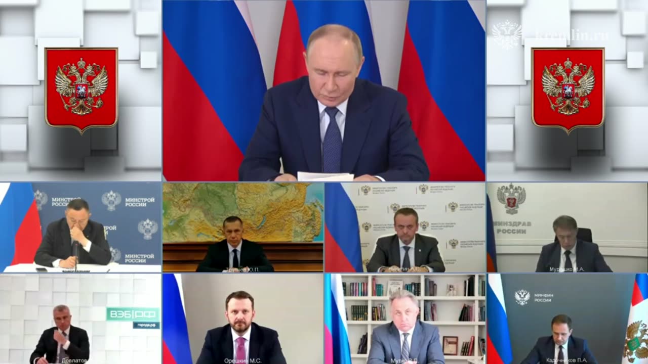 Президент в режиме видеоконференции проводит совещание по вопросам реализации мастер