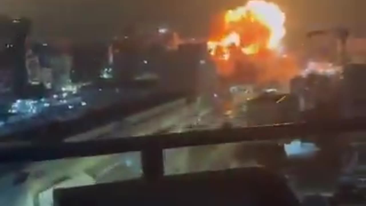 Footage of a direct impact from an Iranian ballistic missile in central Israel Tel Aviv