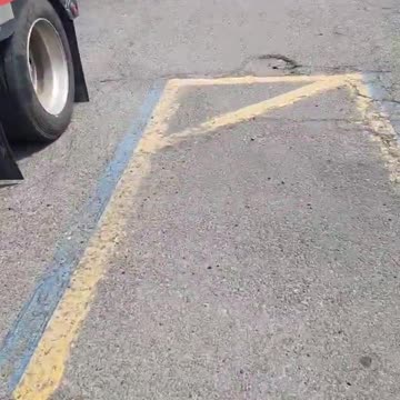 PARKED UNTIL FIXED!!! #ourtruckinglife #truckdriver #reallifetruckers #trucking #atruckerslife