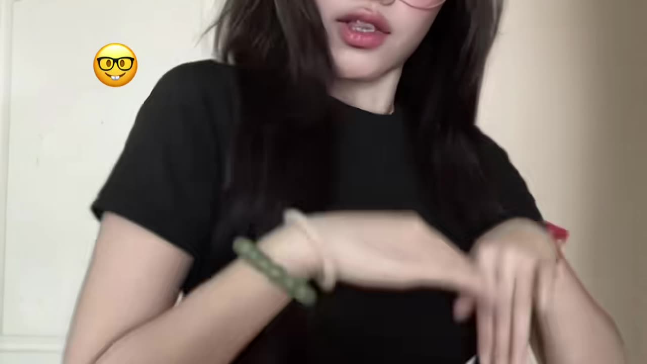 TRENDING SEDUCTIVE DANCE TOUNGE OUT FOLLOW FOR MORE