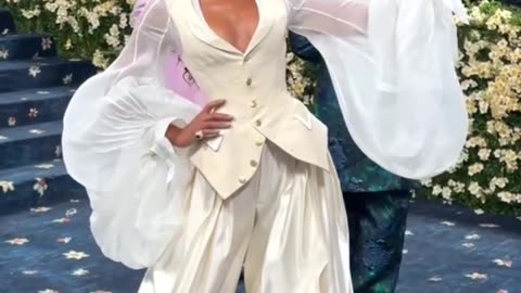 Met Gala 25 NYC Laura Harrier Dazzled!!! #lauraharrier #zaposen #metgala