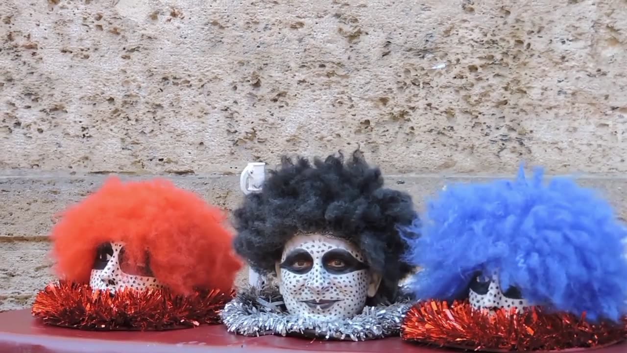 π€―π "Waitβ¦ Just Heads?! These Floating Faces Freak Out Passersby!" ππ