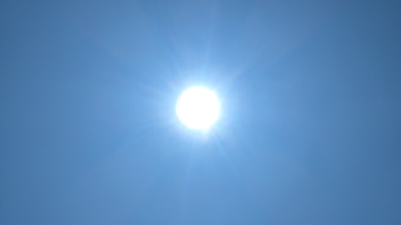 unbelievably FAST object teleports around the sun?! within 1 frame
