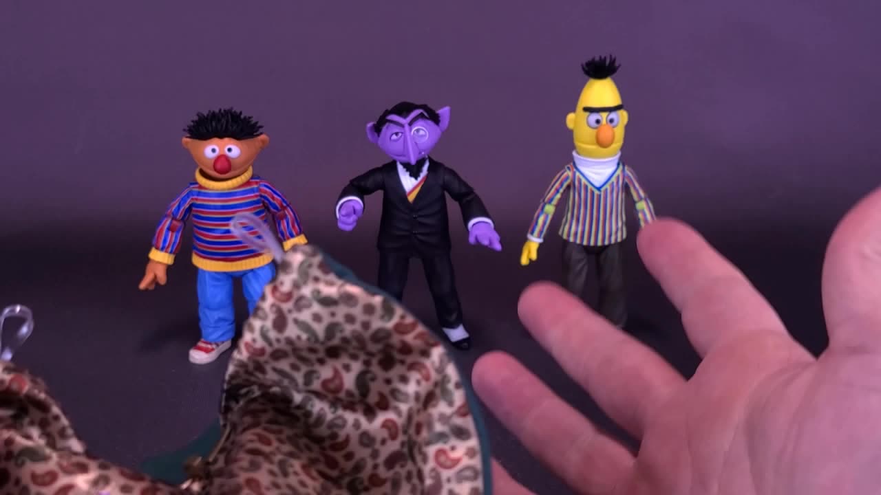 NECA Sesame Street Ultimate Count Von Count Figure Review