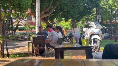 Peaceful Park Walk and Chill Café Break – Chill Corner Vlogs | Part 4