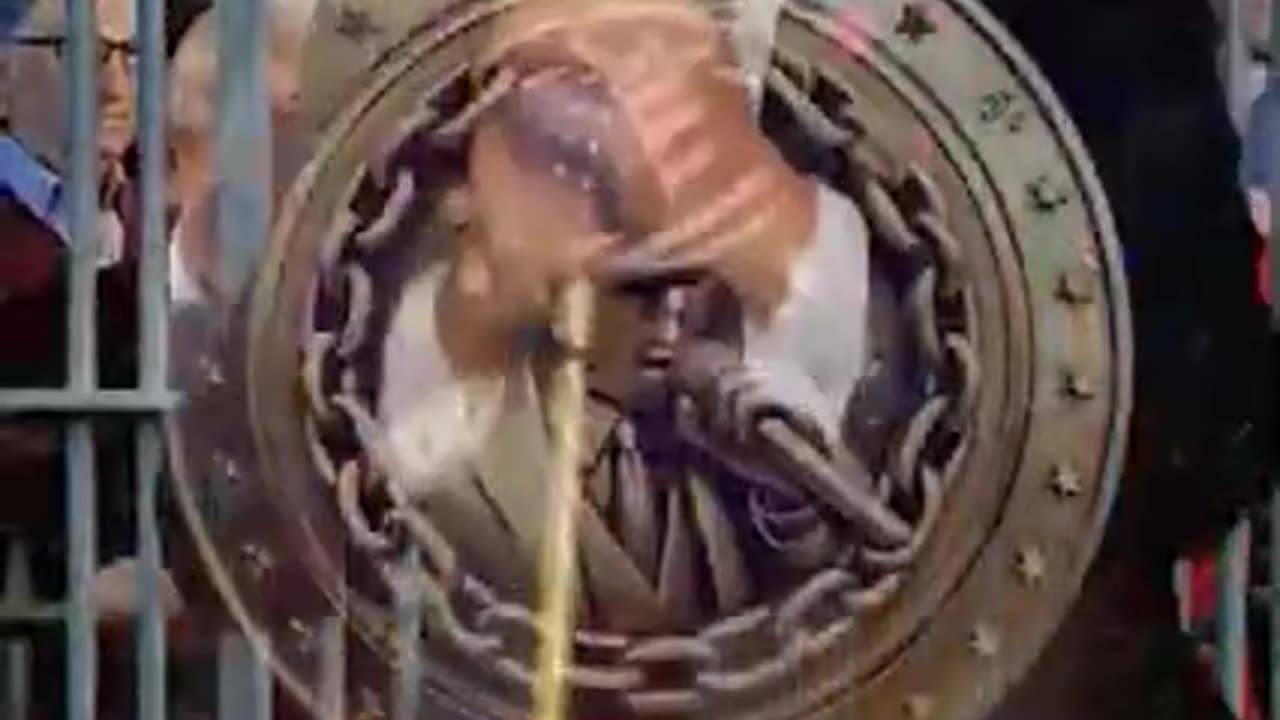 WHAT IS IT THAT TRUMP AND BONDI ARE ATTEMPTING TO HIDE⁉️ WE ALL KNOW THAT EPSTEIN IS STILL ALIVE❗