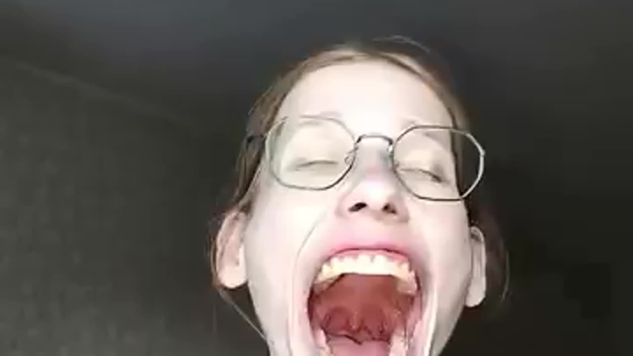 How Did This Russian Girl Make This Song Blow Up? 💥🎤