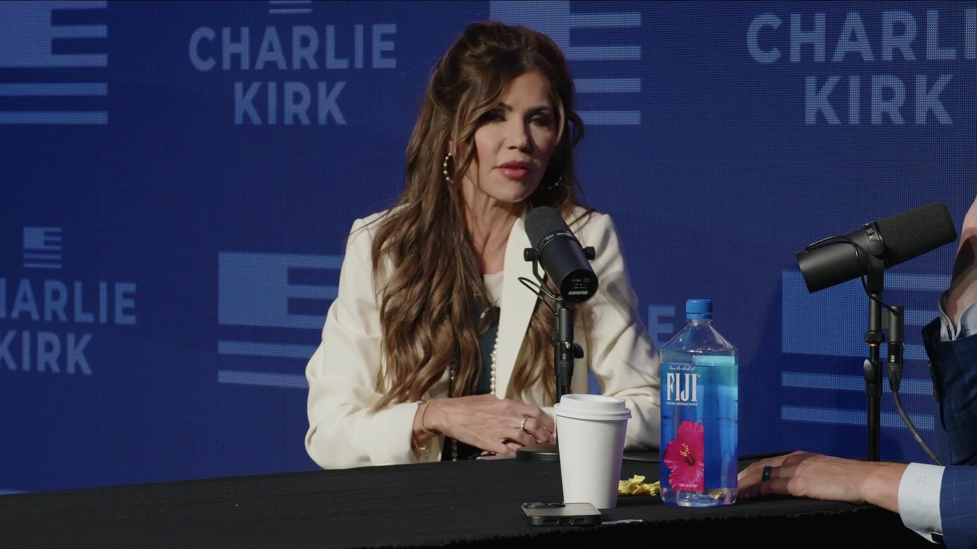 Can We Prosecute Democrat Leaders Harboring Illegal Aliens❓ Kristi Noem