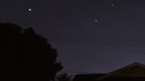 🕰️👽 Several UFOs Spotted in Melbourne Sky at Midnight - What's Going On? | TheTruthAbove
