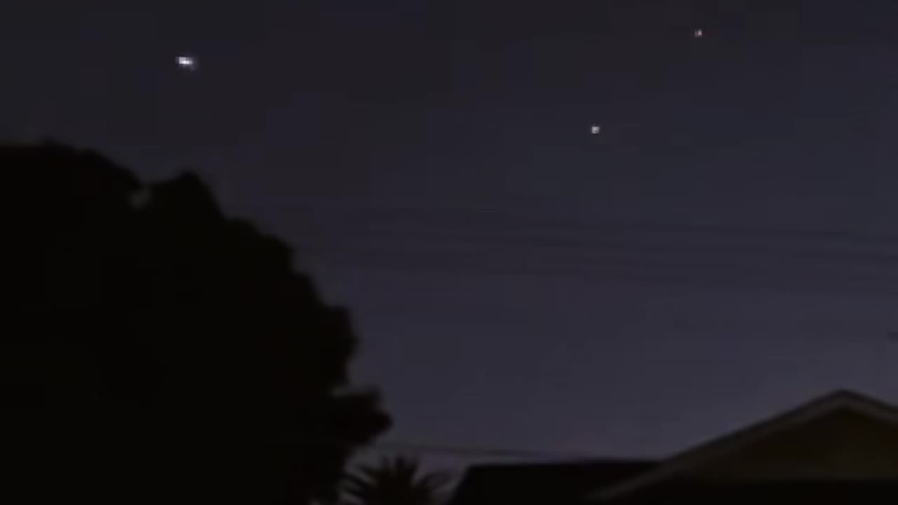 🕰️👽 Several UFOs Spotted in Melbourne Sky at Midnight - What's Going On? | TheTruthAbove