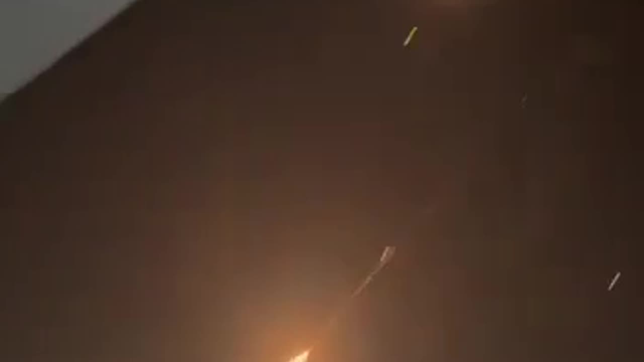 🇮🇷🚀🇮🇱 Iranian missile hits Israel.