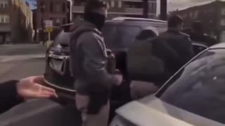 Two entitled sidewalk Karen lawyers in Chicago are completely ignored by DHS agents.