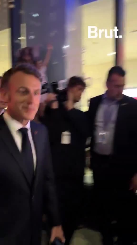 The police officers in New York stopped French President Emmanuel