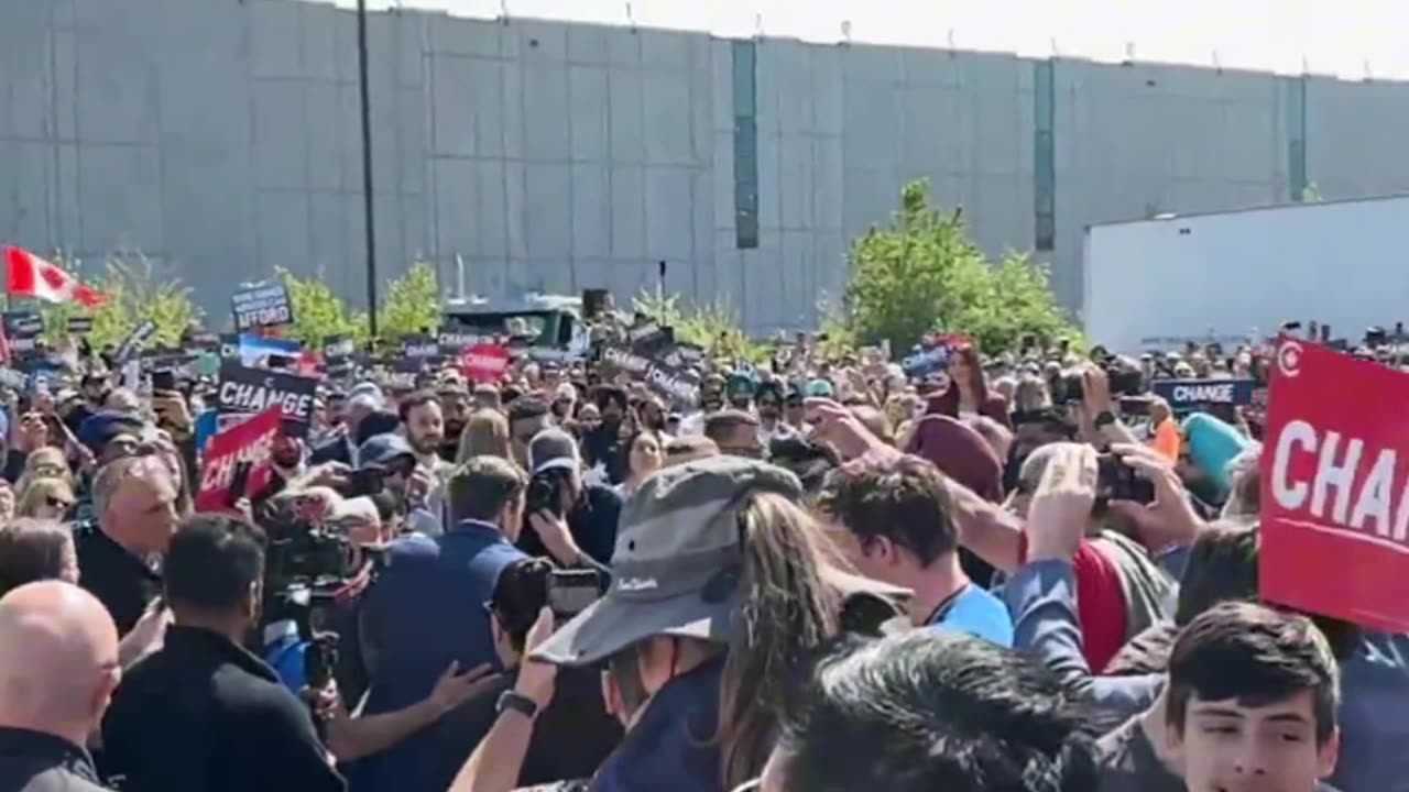 Pierre Poilievre Seen With Large Number of Canadians in Richmond