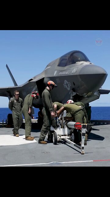 Loading Missiles onto the F-35 Lightning Il.mp4