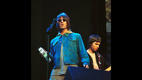 Wonderwall ~ Oasis - ( Live At Wembley 2000 )