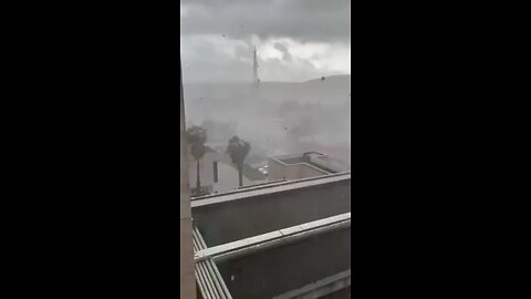 Hurricane-force winds and their aftermath in the city of Plasencia in