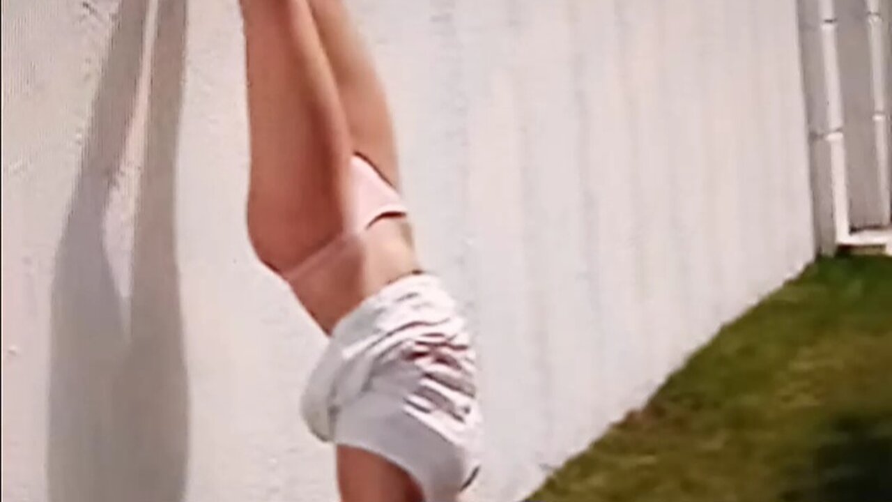 Handstand play