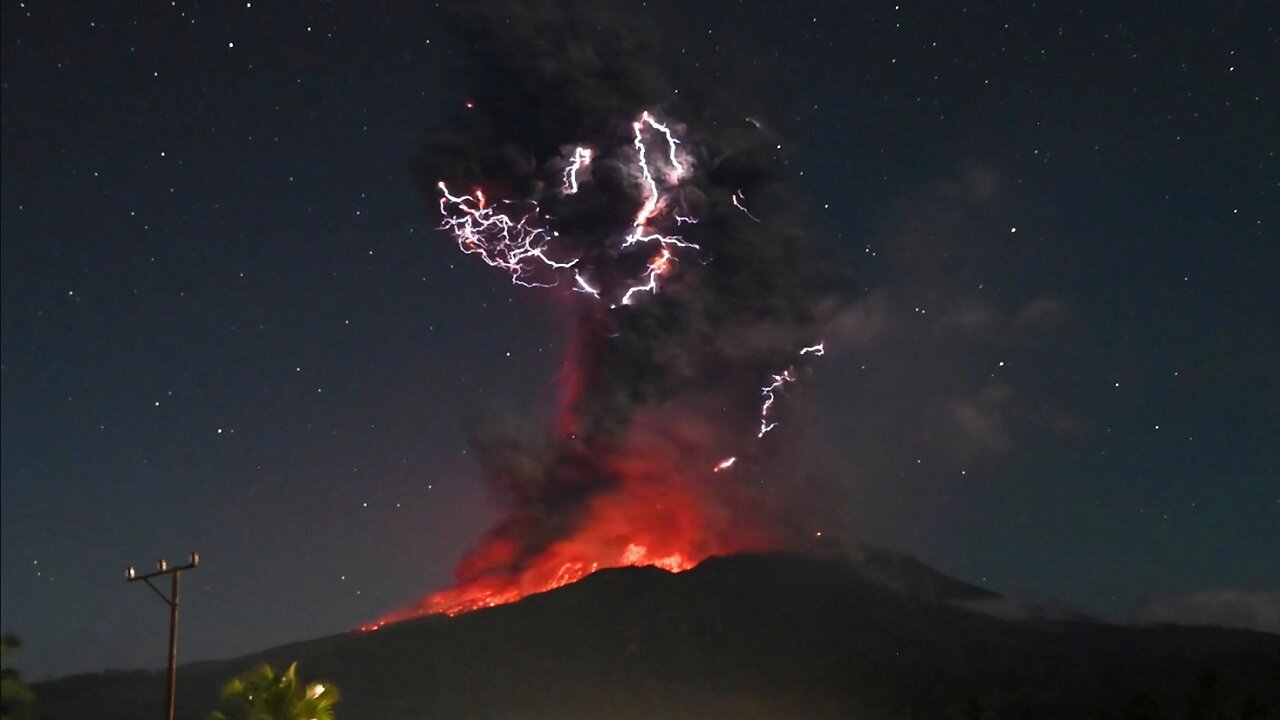 Lewotobi Volcano Explodes With Volcanic Lighting To 45,000ft - Global Temperatures Rapidly Dropping