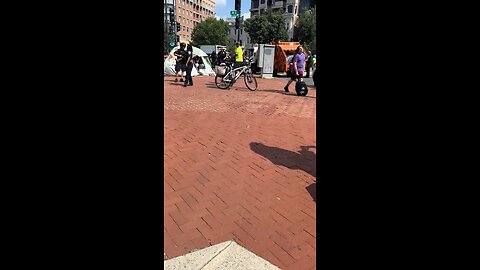 #Washington Chaos unfolds in Georgetown, DC #trump #homeless #japd