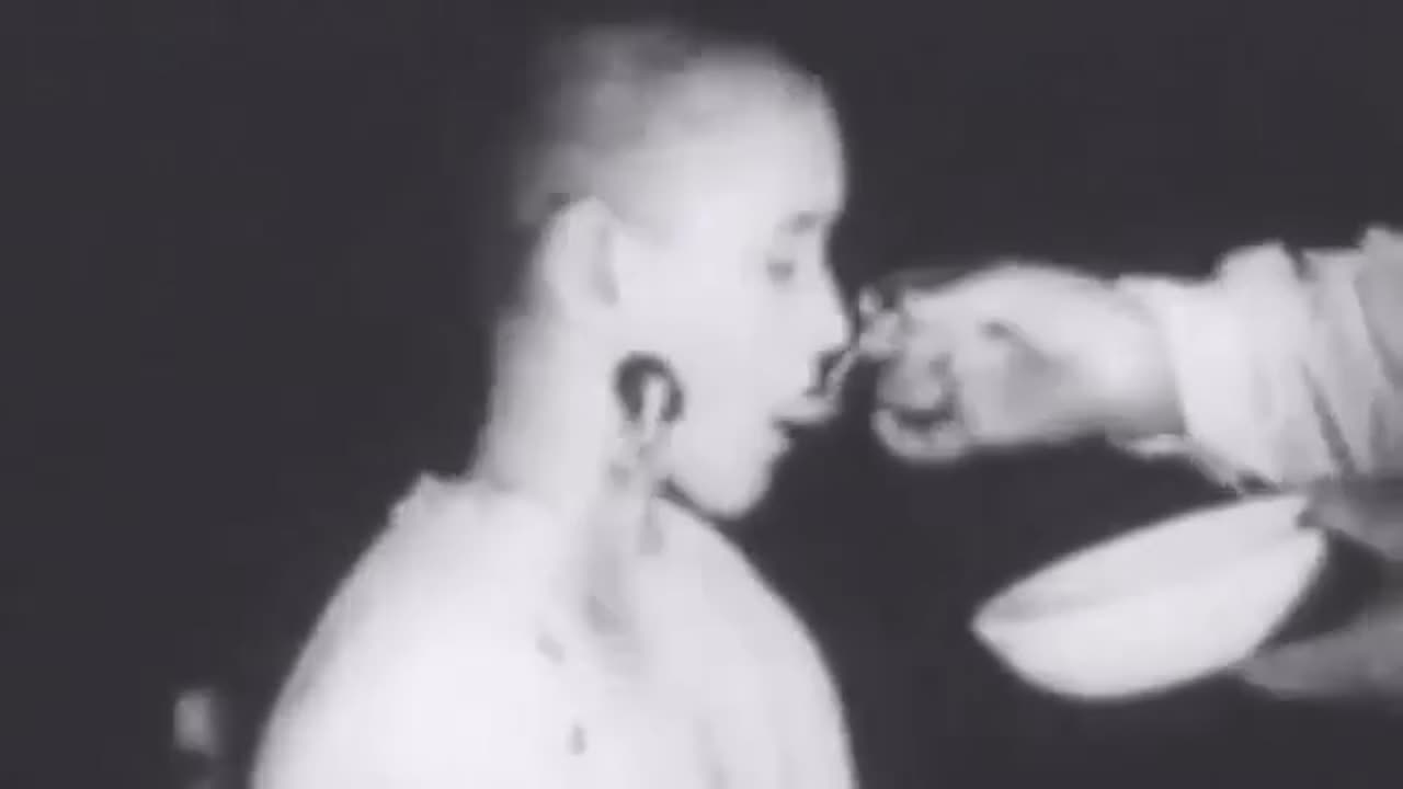 Ludzie pokochają stan niewolnictwa - Przemowa Aldousa Huxleya