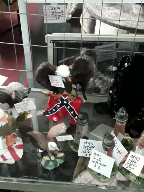 This Rebel can spot the Confederate Merch