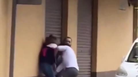 Fake North African asylum seeker in Spain beats a woman, robs her, runs away like