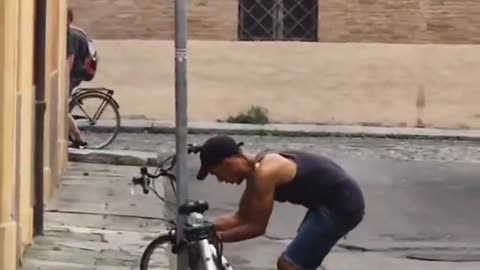The fake North African asylum seekers in Rome steal in broad daylight, and instead of intervening,