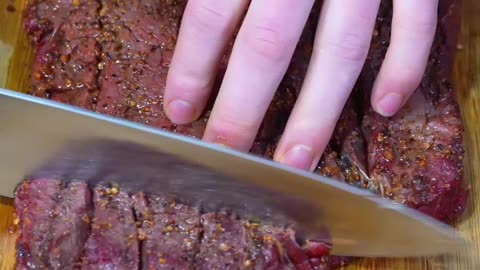 The Secret To Juicy Steak Slices Revealed