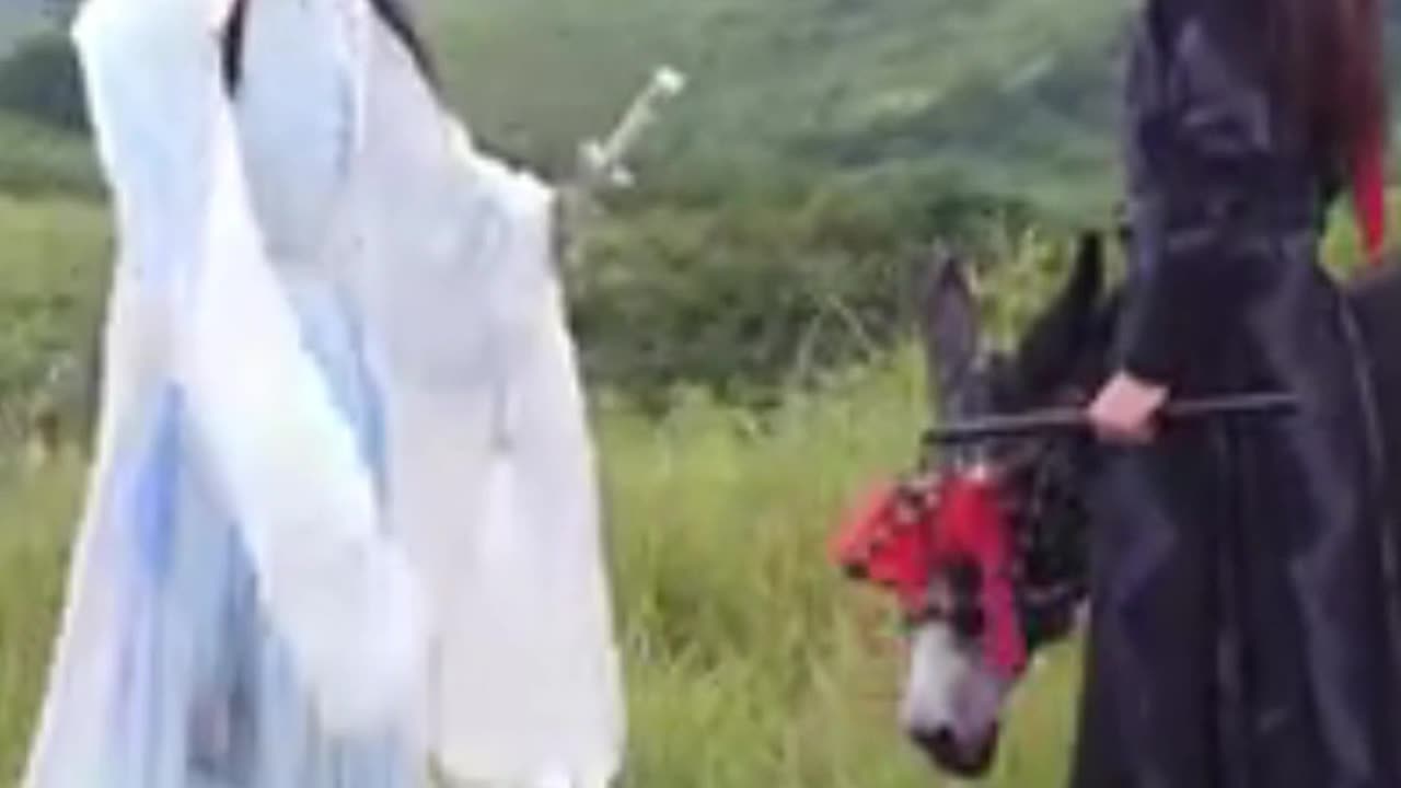 Exclusive BTS! Wei Wuxian & Lan Wangji’s On-Set Interaction Feels Just Like a Love Scene 💞