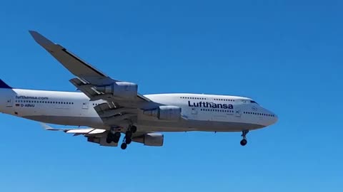 Unsuccessful landing of a Boeing 747-400 of Lufthansa at Toronto Airport, Canada